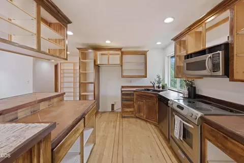 Kitchen - 67439 Highway 20, Bend, OR 97703 photo 6 of 7