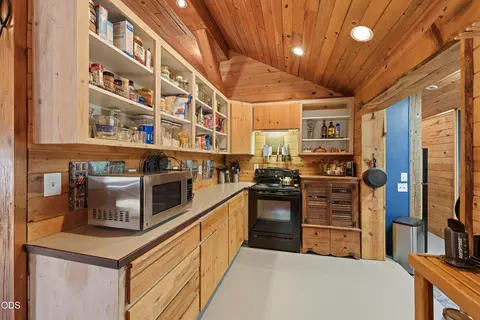 Kitchen - 67439 Highway 20, Bend, OR 97703 photo 1 of 7