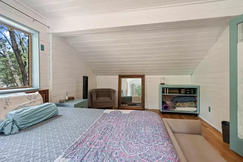 Bedroom - 67439 Highway 20, Bend, OR 97703 photo 2 of 4
