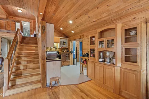 Entry Way - 67439 Highway 20, Bend, OR 97703 photo 1 of 1