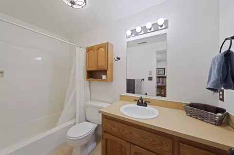 Bath - 14590 Mountain View Loop, Sisters, OR 97759 photo 6 of 8