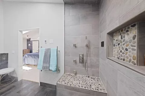 Bath - 14590 Mountain View Loop, Sisters, OR 97759 photo 3 of 8