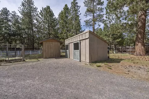Exterior - 14590 Mountain View Loop, Sisters, OR 97759 photo 11 of 14
