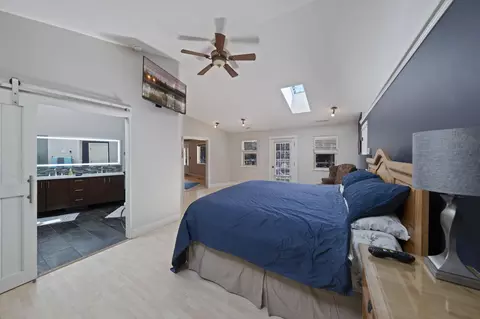 Bedroom - 14590 Mountain View Loop, Sisters, OR 97759 photo 2 of 6