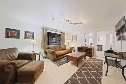 Living - 14590 Mountain View Loop, Sisters, OR 97759 photo 5 of 6