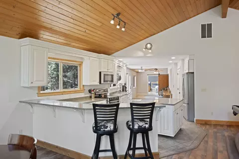 Kitchen - 14590 Mountain View Loop, Sisters, OR 97759 photo 4 of 6