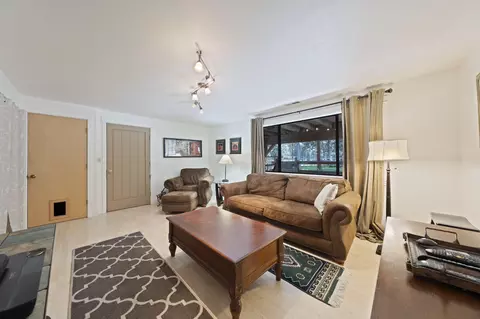 Living - 14590 Mountain View Loop, Sisters, OR 97759 photo 6 of 6
