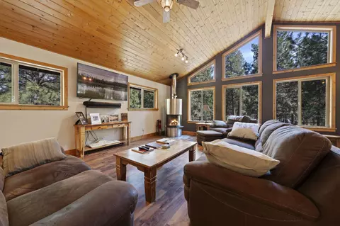 Living - 14590 Mountain View Loop, Sisters, OR 97759 photo 3 of 6
