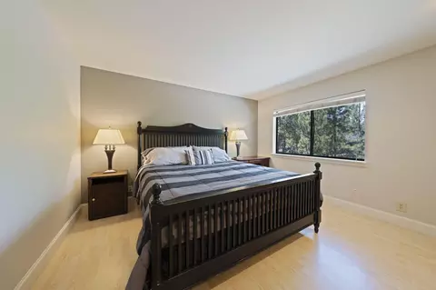 Bedroom - 14590 Mountain View Loop, Sisters, OR 97759 photo 3 of 6