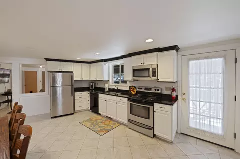 Kitchen - 14590 Mountain View Loop, Sisters, OR 97759 photo 6 of 6