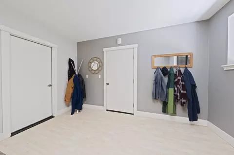 Entry Way - 14590 Mountain View Loop, Sisters, OR 97759 photo 1 of 1