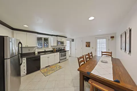 Kitchen - 14590 Mountain View Loop, Sisters, OR 97759 photo 5 of 6