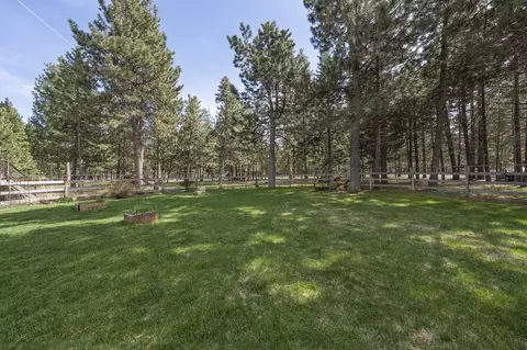 Exterior - 14590 Mountain View Loop, Sisters, OR 97759 photo 7 of 14