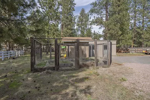 Exterior - 14590 Mountain View Loop, Sisters, OR 97759 photo 13 of 14