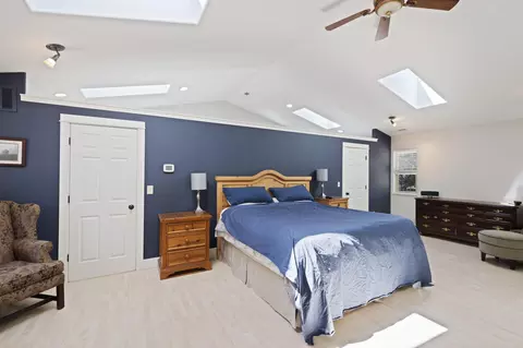 Bedroom - 14590 Mountain View Loop, Sisters, OR 97759 photo 1 of 6