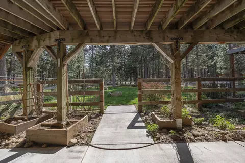 Exterior - 14590 Mountain View Loop, Sisters, OR 97759 photo 4 of 14
