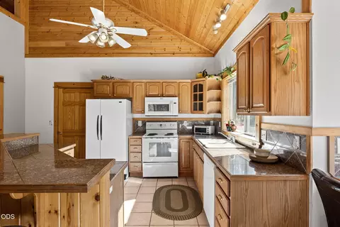 Kitchen - 17171 Spring River Rd, Bend, OR 97707 photo 3 of 6