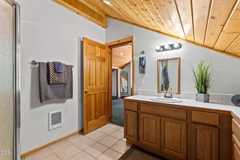 Bath - 17171 Spring River Rd, Bend, OR 97707 photo 4 of 5