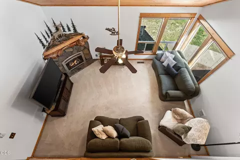 Living - 17171 Spring River Rd, Bend, OR 97707 photo 6 of 6