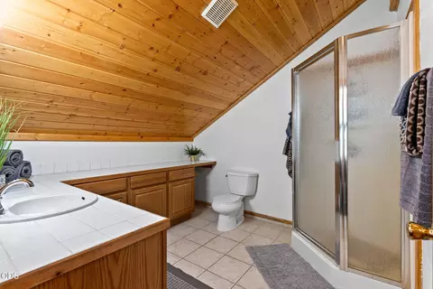 Bath - 17171 Spring River Rd, Bend, OR 97707 photo 3 of 5