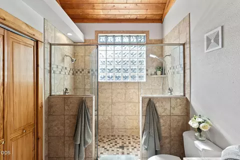 Bath - 17171 Spring River Rd, Bend, OR 97707 photo 1 of 5
