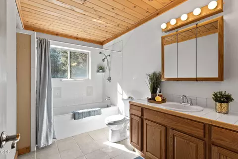 Bath - 17171 Spring River Rd, Bend, OR 97707 photo 5 of 5