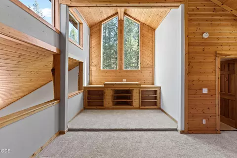Living - 17171 Spring River Rd, Bend, OR 97707 photo 4 of 6