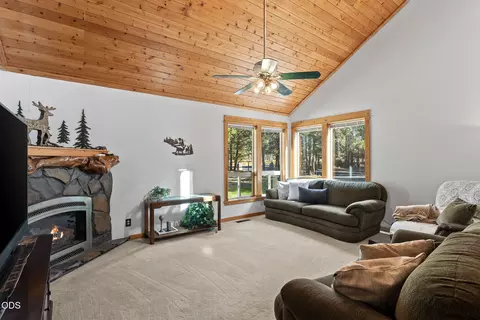 Living - 17171 Spring River Rd, Bend, OR 97707 photo 3 of 6
