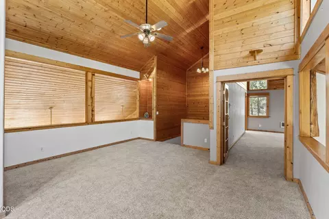 Living - 17171 Spring River Rd, Bend, OR 97707 photo 5 of 6