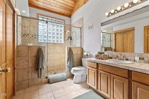 Bath - 17171 Spring River Rd, Bend, OR 97707 photo 2 of 5
