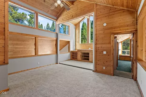 Living - 17171 Spring River Rd, Bend, OR 97707 photo 2 of 6