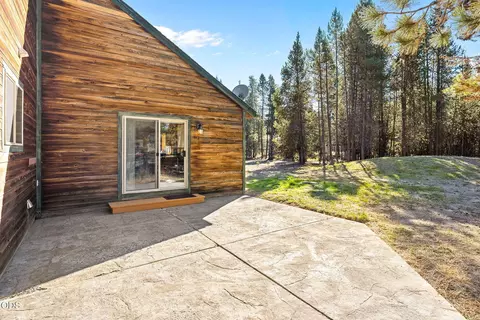 Exterior - 17171 Spring River Rd, Bend, OR 97707 photo 5 of 9