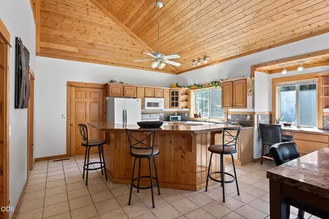 Kitchen - 17171 Spring River Rd, Bend, OR 97707 photo 2 of 6