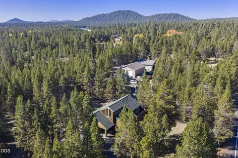 View/Area - 17171 Spring River Rd, Bend, OR 97707 photo 1 of 6