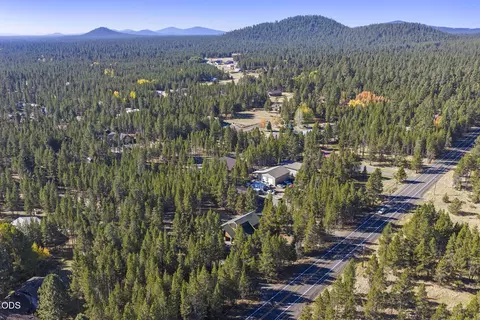 View/Area - 17171 Spring River Rd, Bend, OR 97707 photo 2 of 6