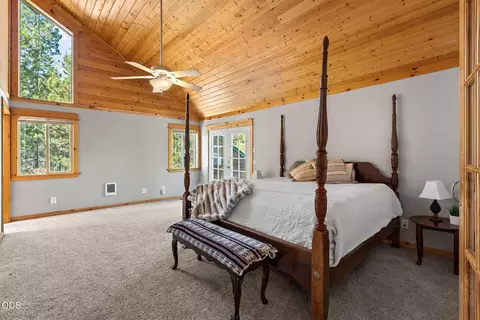 Bedroom - 17171 Spring River Rd, Bend, OR 97707 photo 1 of 5