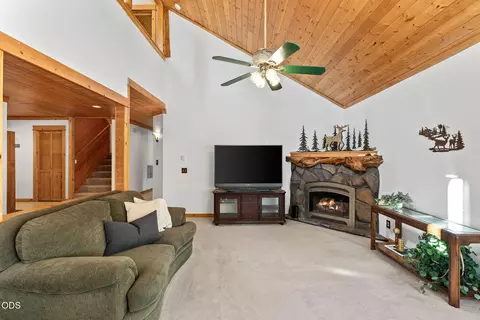 Living - 17171 Spring River Rd, Bend, OR 97707 photo 1 of 6