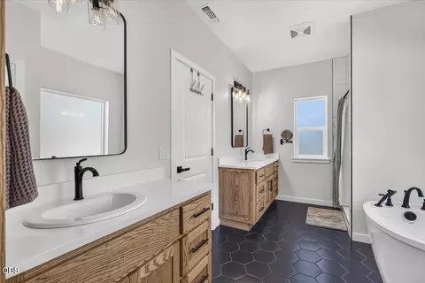 Bath - 1077 Ellison Loop, Merlin, OR 97532 photo 1 of 6