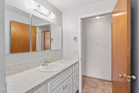 Bath - 2567 Marcola Rd, Springfield, OR 97477 photo 2 of 2