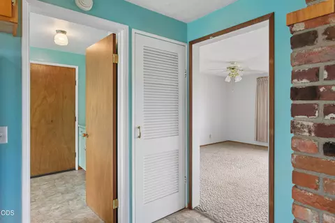Entry Way - 2567 Marcola Rd, Springfield, OR 97477 photo 2 of 2