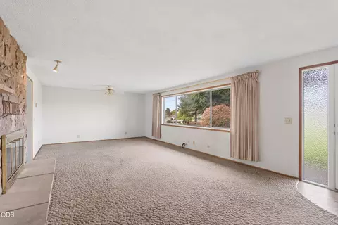 Living - 2567 Marcola Rd, Springfield, OR 97477 photo 2 of 5
