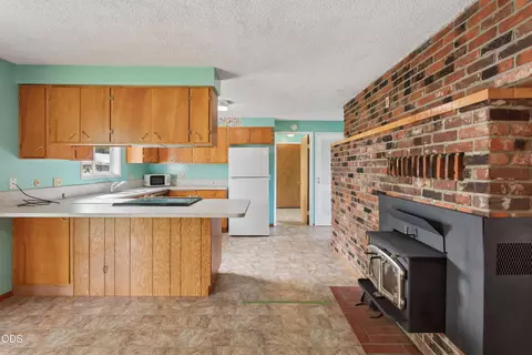 Kitchen - 2567 Marcola Rd, Springfield, OR 97477 photo 5 of 6