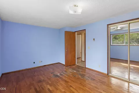 Bedroom - 2567 Marcola Rd, Springfield, OR 97477 photo 3 of 6