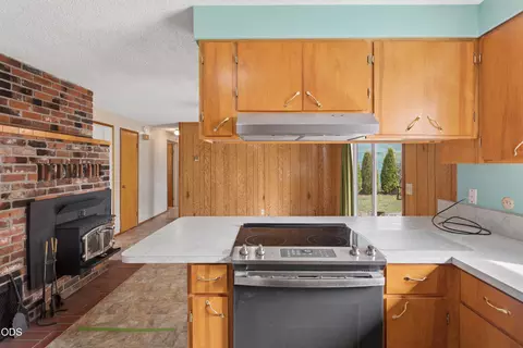 Kitchen - 2567 Marcola Rd, Springfield, OR 97477 photo 3 of 6
