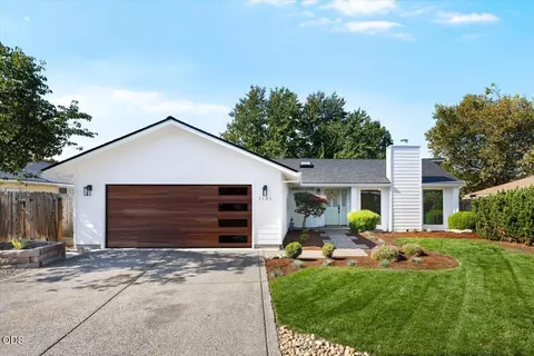 1141 N Modoc Ave, Medford, OR 97504