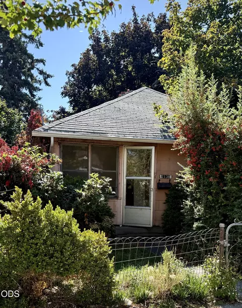 2138 Vine Ave, Klamath Falls, OR 97601