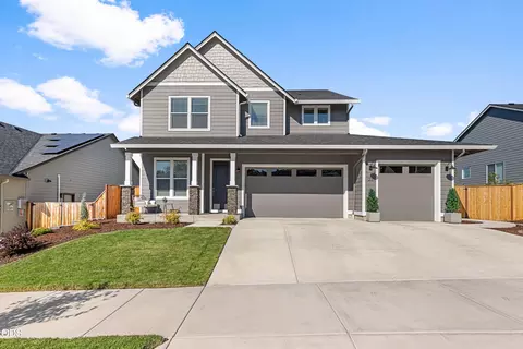 1237 Stonegate Dr, Eagle Point, OR 97524