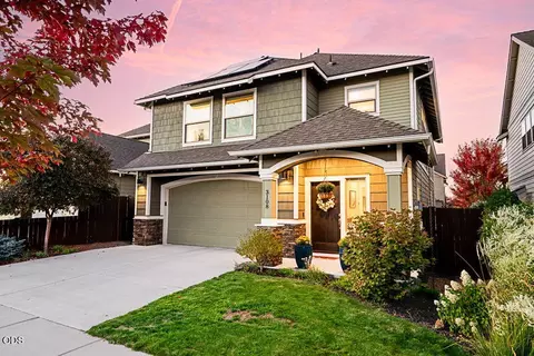 Exterior - 3108 NE Marea Dr, Bend, OR 97701 photo 2 of 13