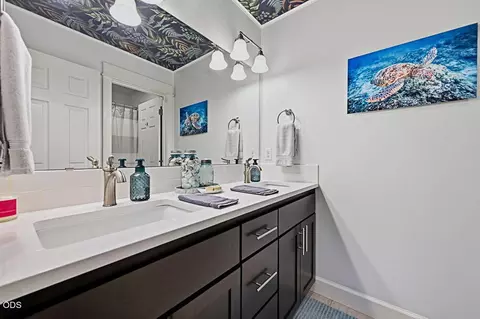 Bath - 3108 NE Marea Dr, Bend, OR 97701 photo 7 of 7
