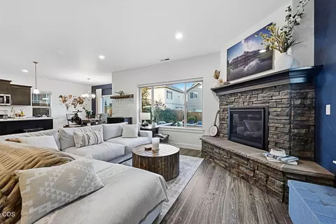Living - 3108 NE Marea Dr, Bend, OR 97701 photo 1 of 3